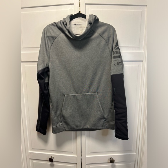 Reebok Color-block Sweatshirt With Hoodie Size Men’s Small Color Gray/Black - Picture 1 of 11